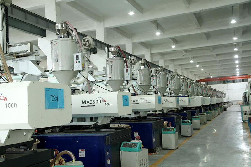 Automatic Injection Molding Machine